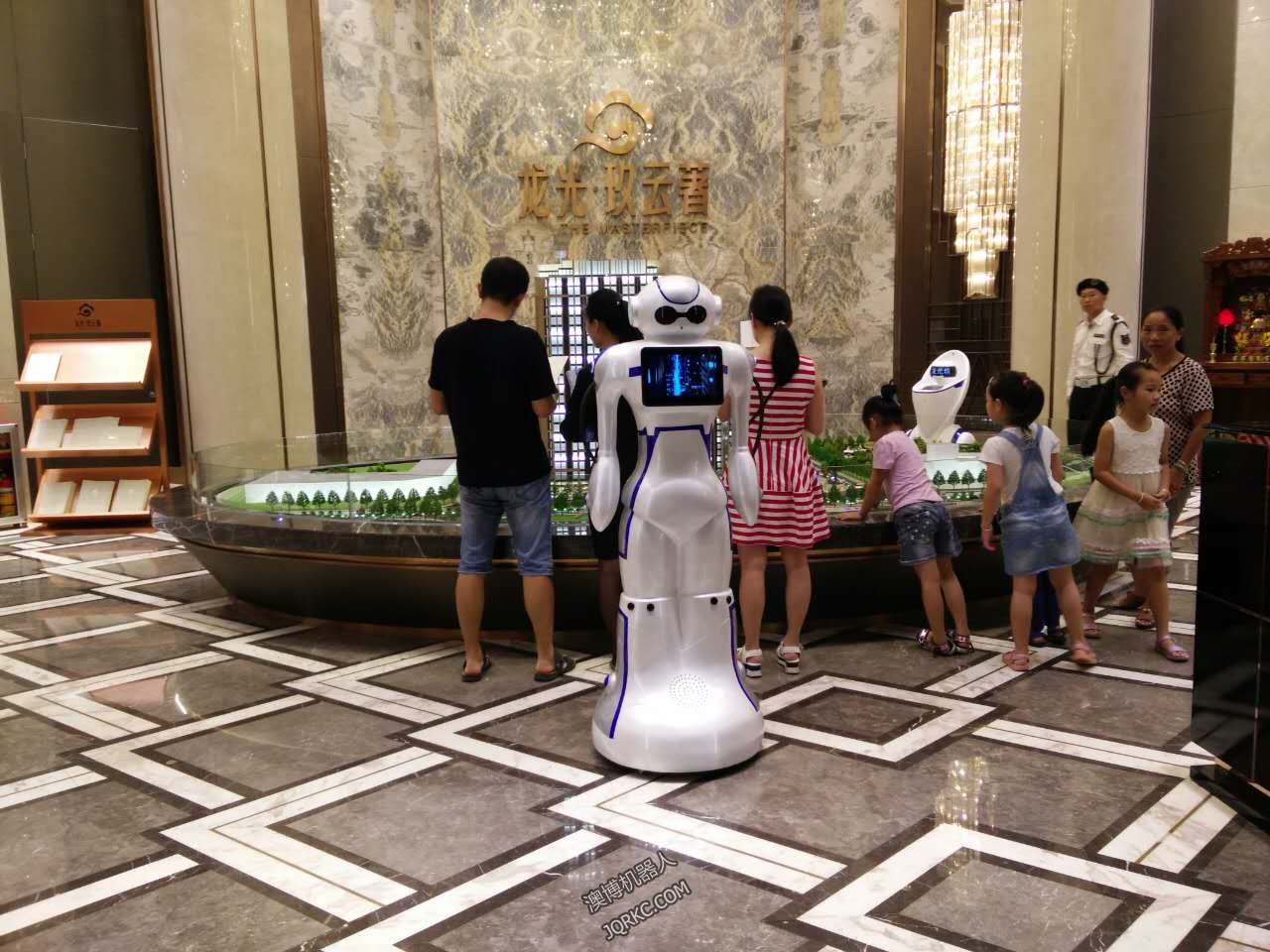 服務(wù)機(jī)器人能夠取代人工客服嗎？