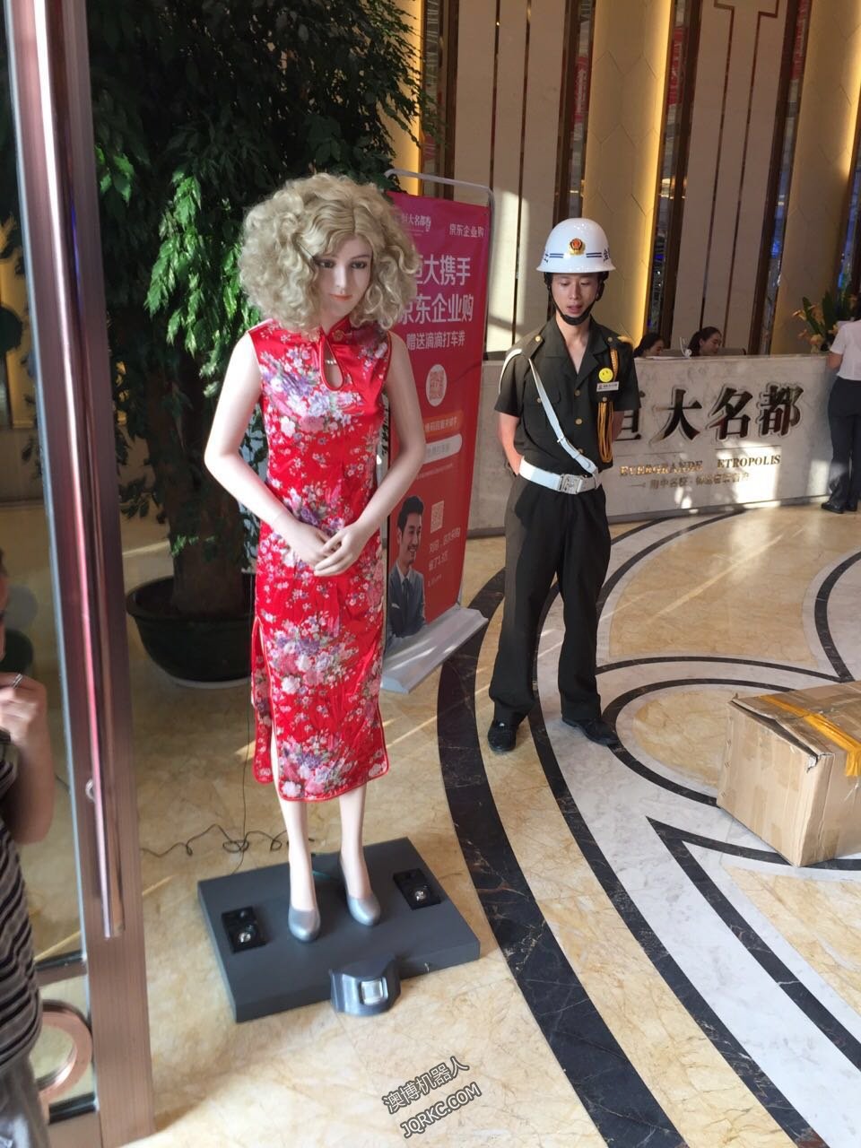 機(jī)器人取代普通工人？全是屁話